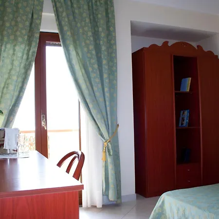 Felix 4* Scalea