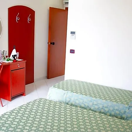 Felix 4* Scalea