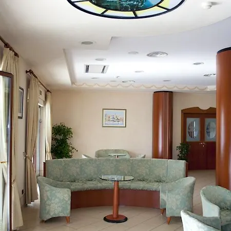 فندق Felix 4*